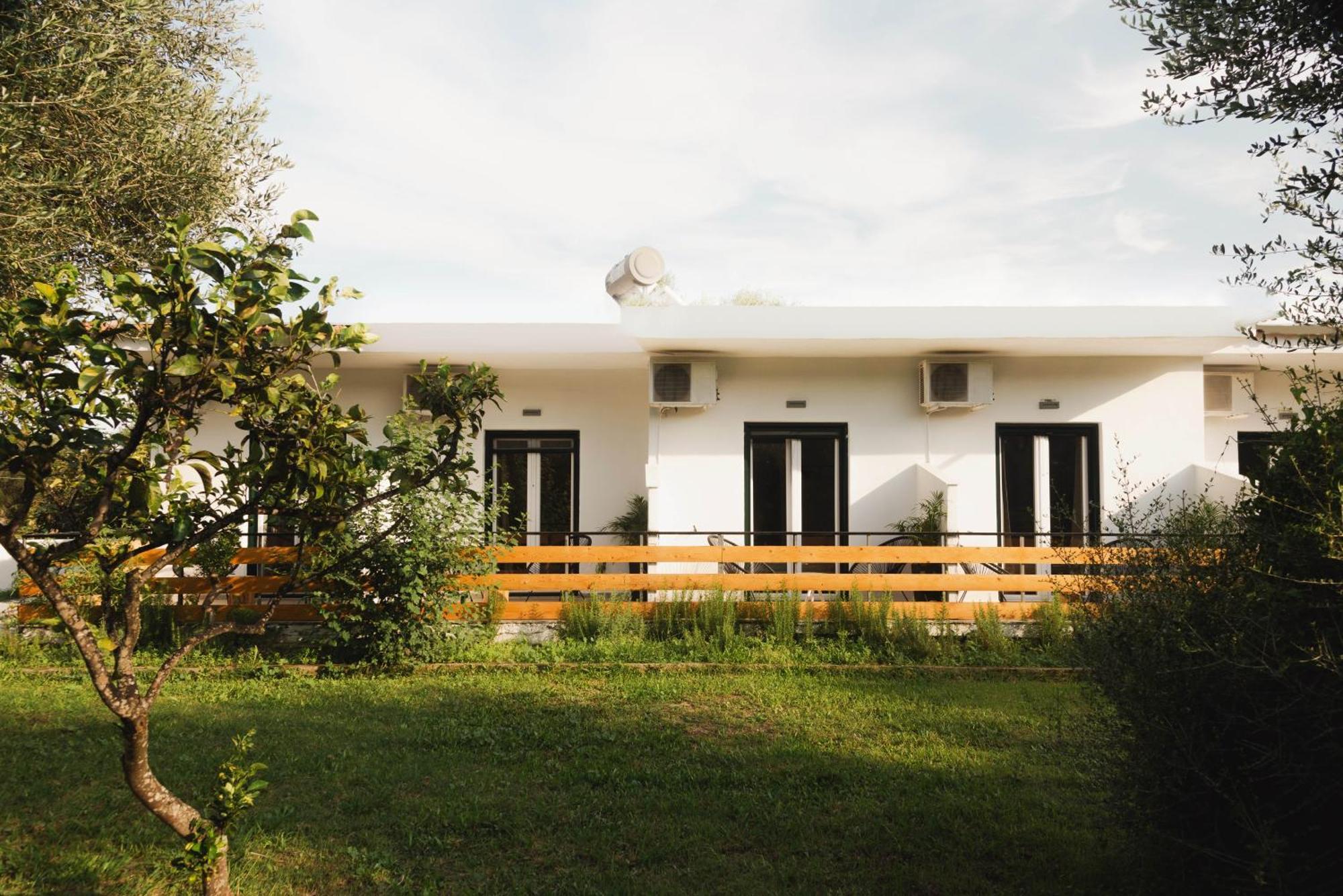 Olive Grove Suites Boutique Hotel Moraitika Eksteriør billede